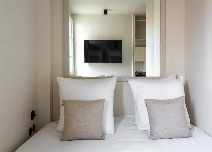 The Carla Eiffel Tower View Apartment