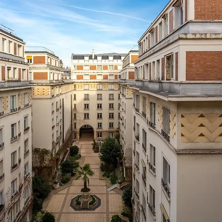 The Carla Eiffel Tower View * Paryż