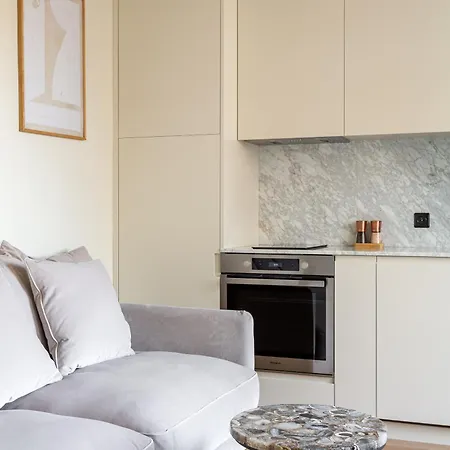 The Carla Eiffel Tower View Paryż